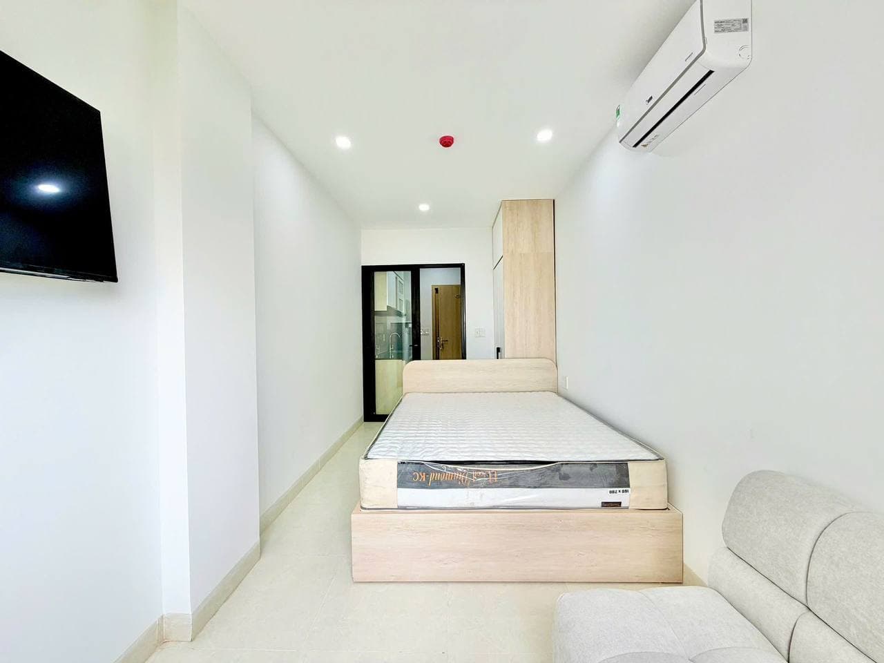 For rent, 1-bedroom apartment — 3