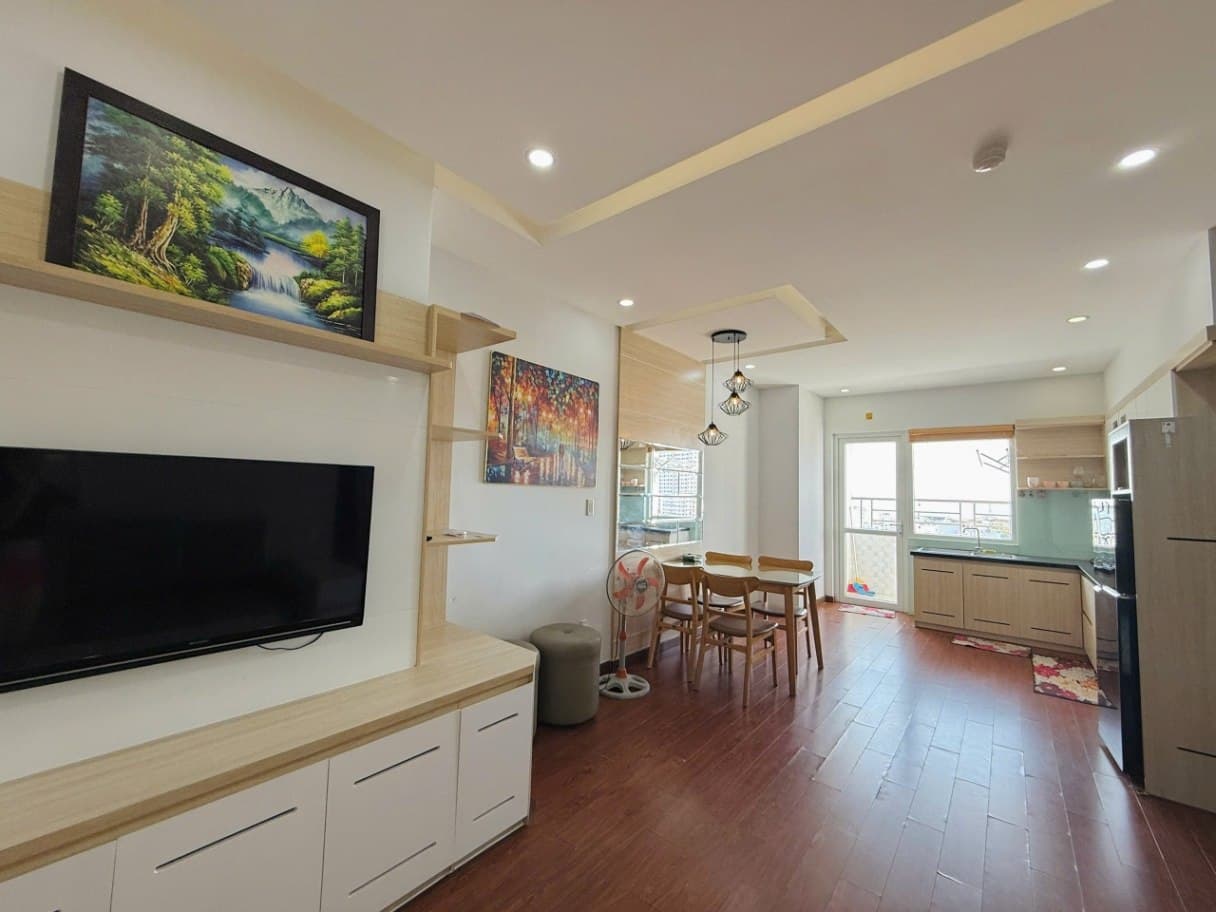 For rent, 2-room apartment — 3