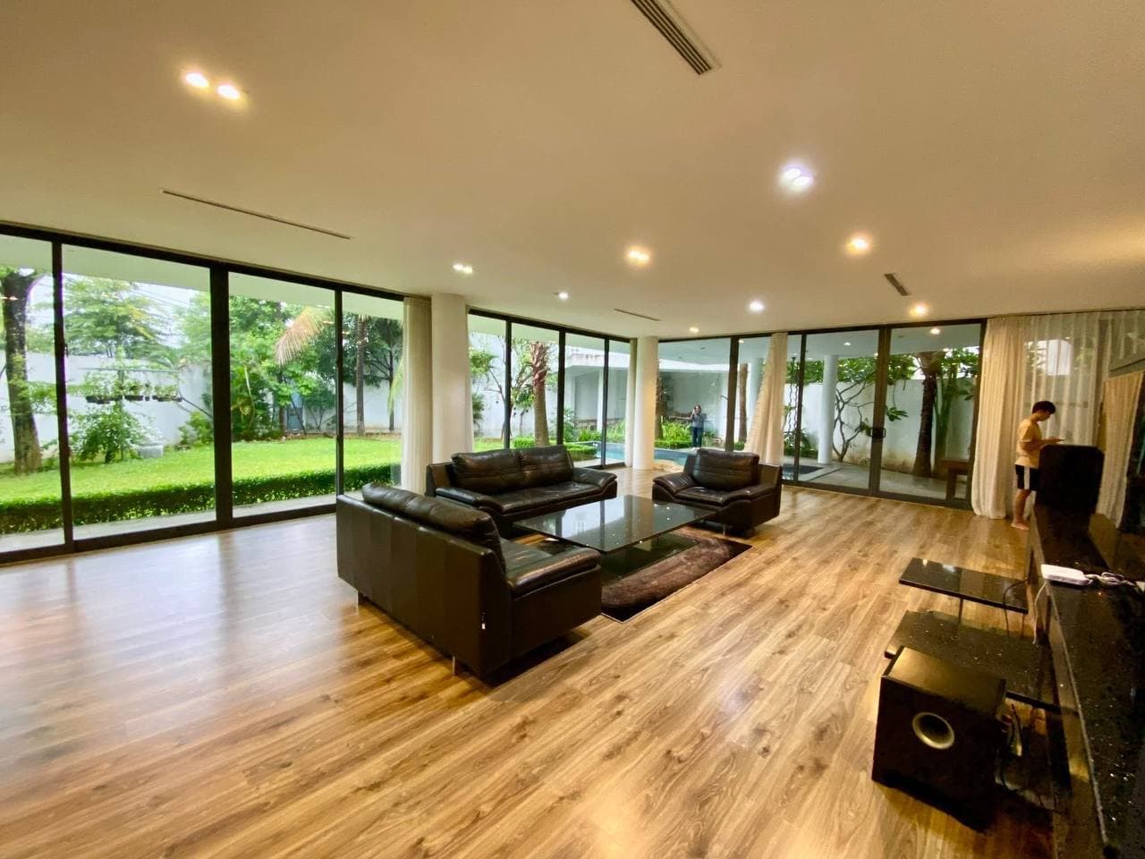 Villa — 4