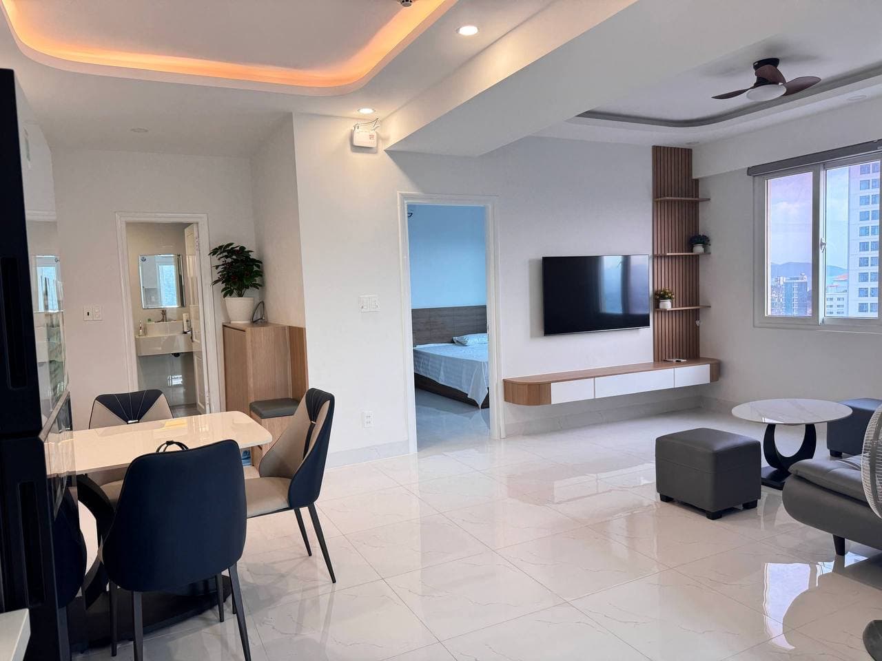 2 BR Apt — 4