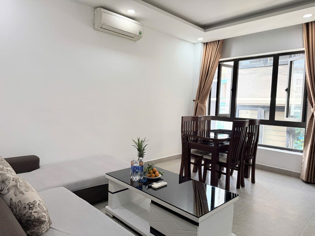 For rent, 1-bedroom apartment — 4