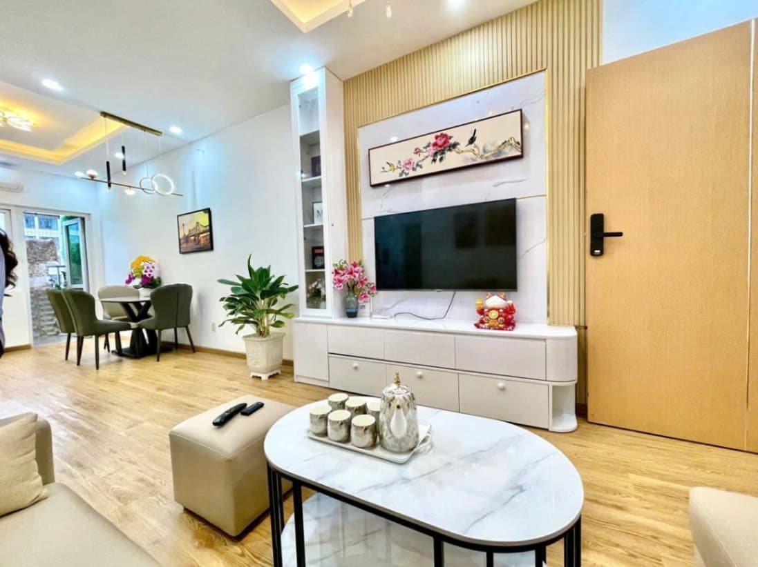 2 BR Apt — 4