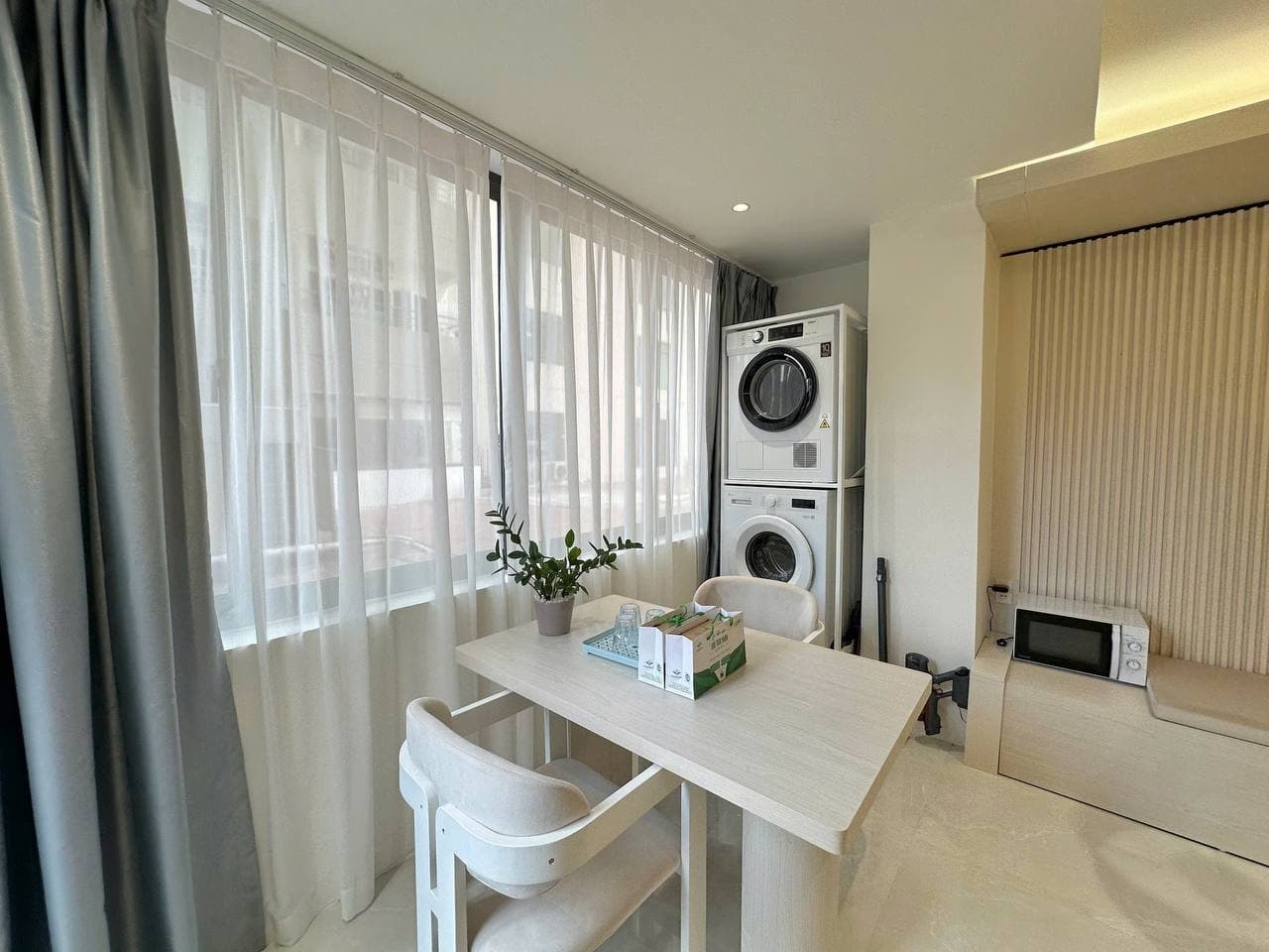 2 BR Apt — 4