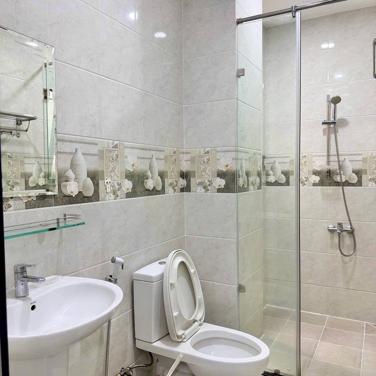 For rent: 1-bedroom apartment — 5