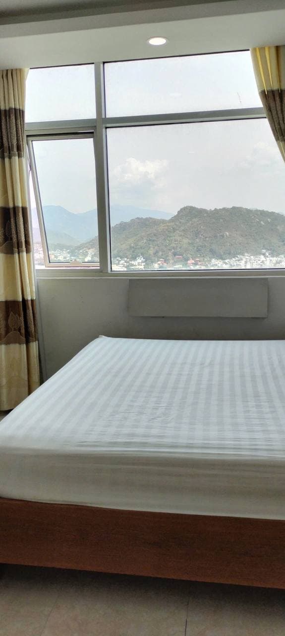 2 BR Apt — 4