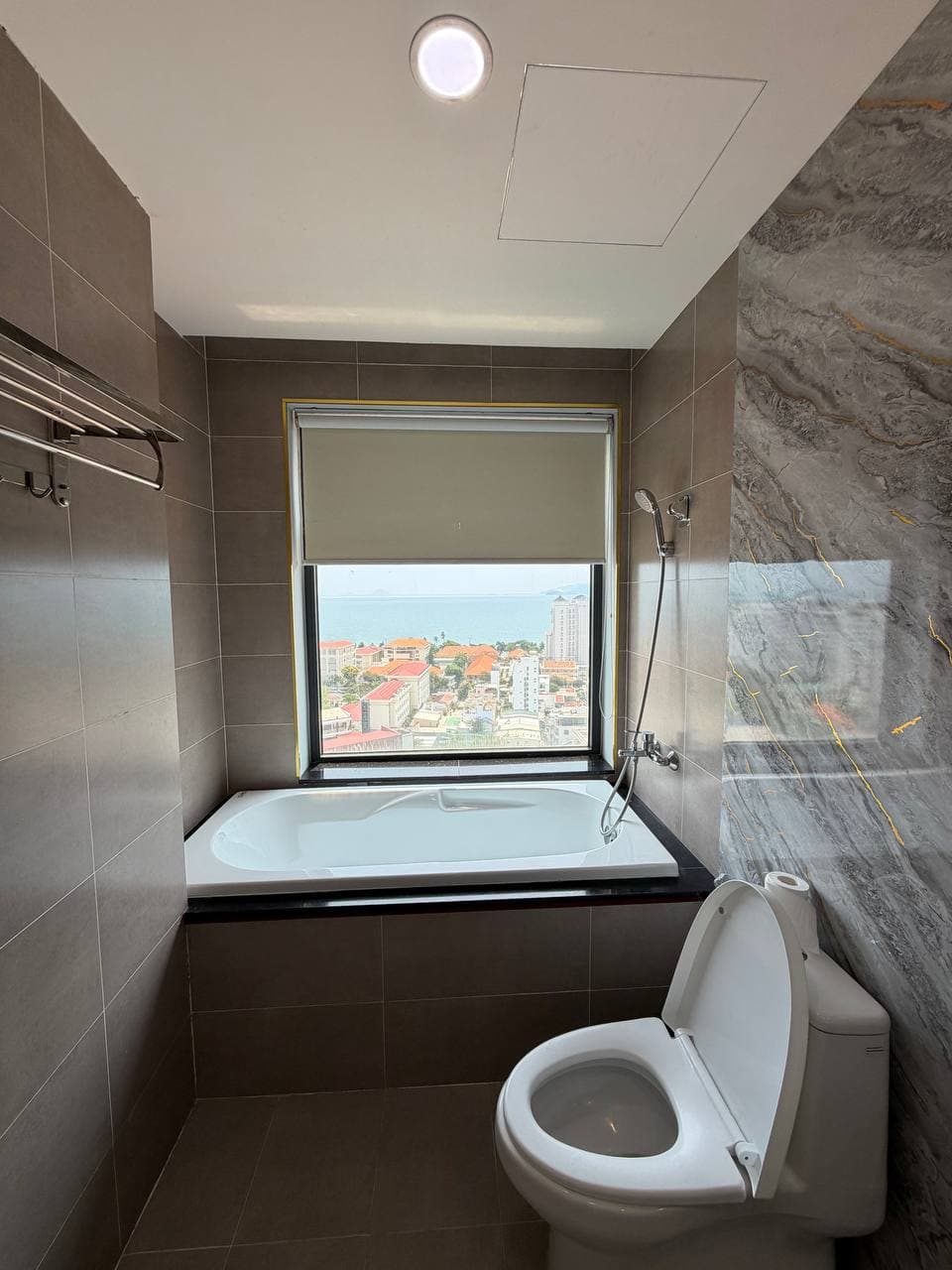 3 BR Apt — 5