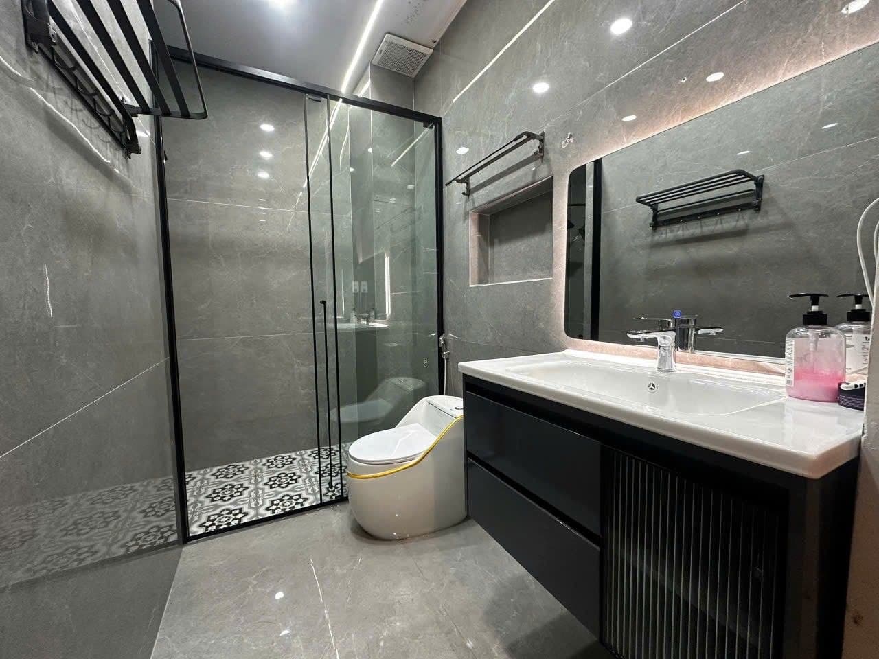 1 BR Apt — 4