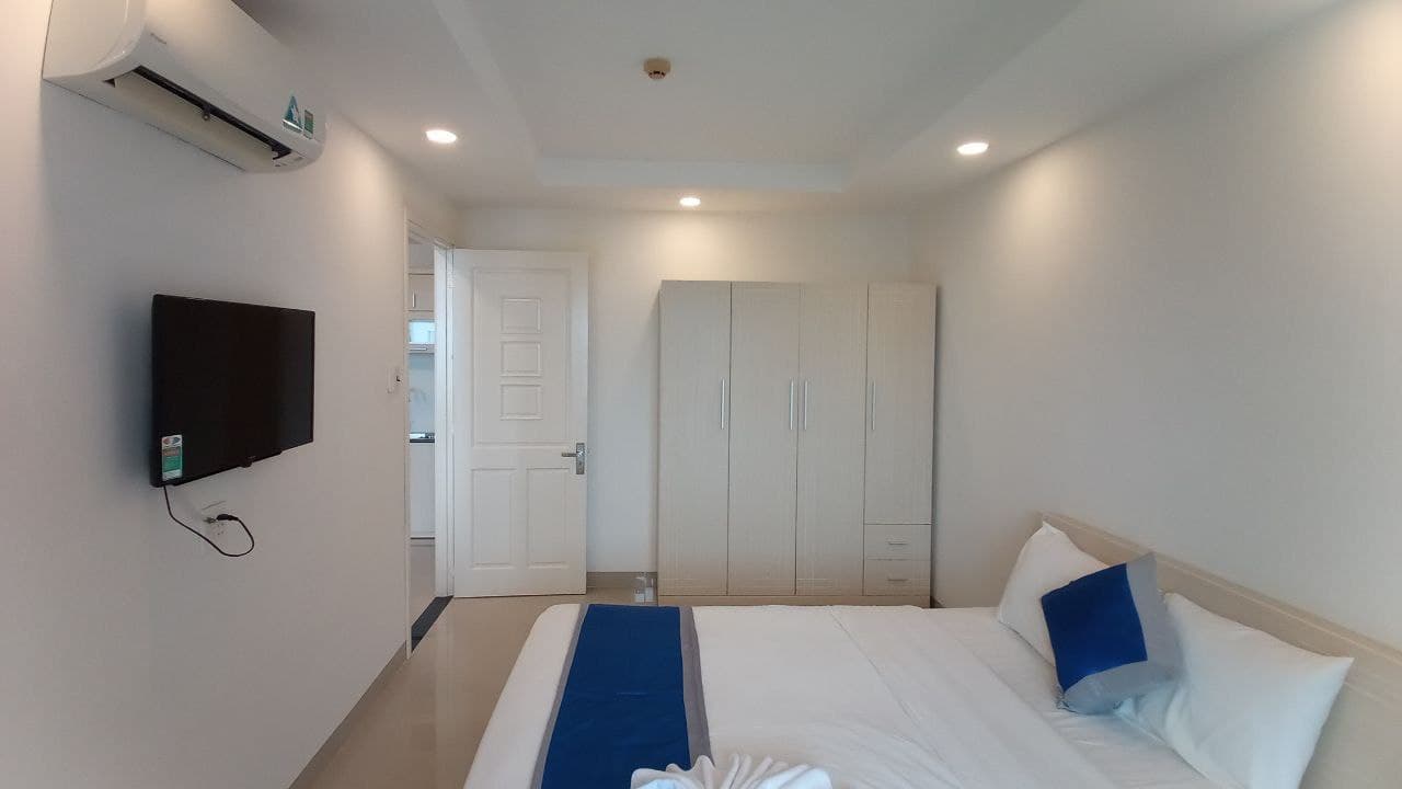 For rent: 2-room apartment — 4