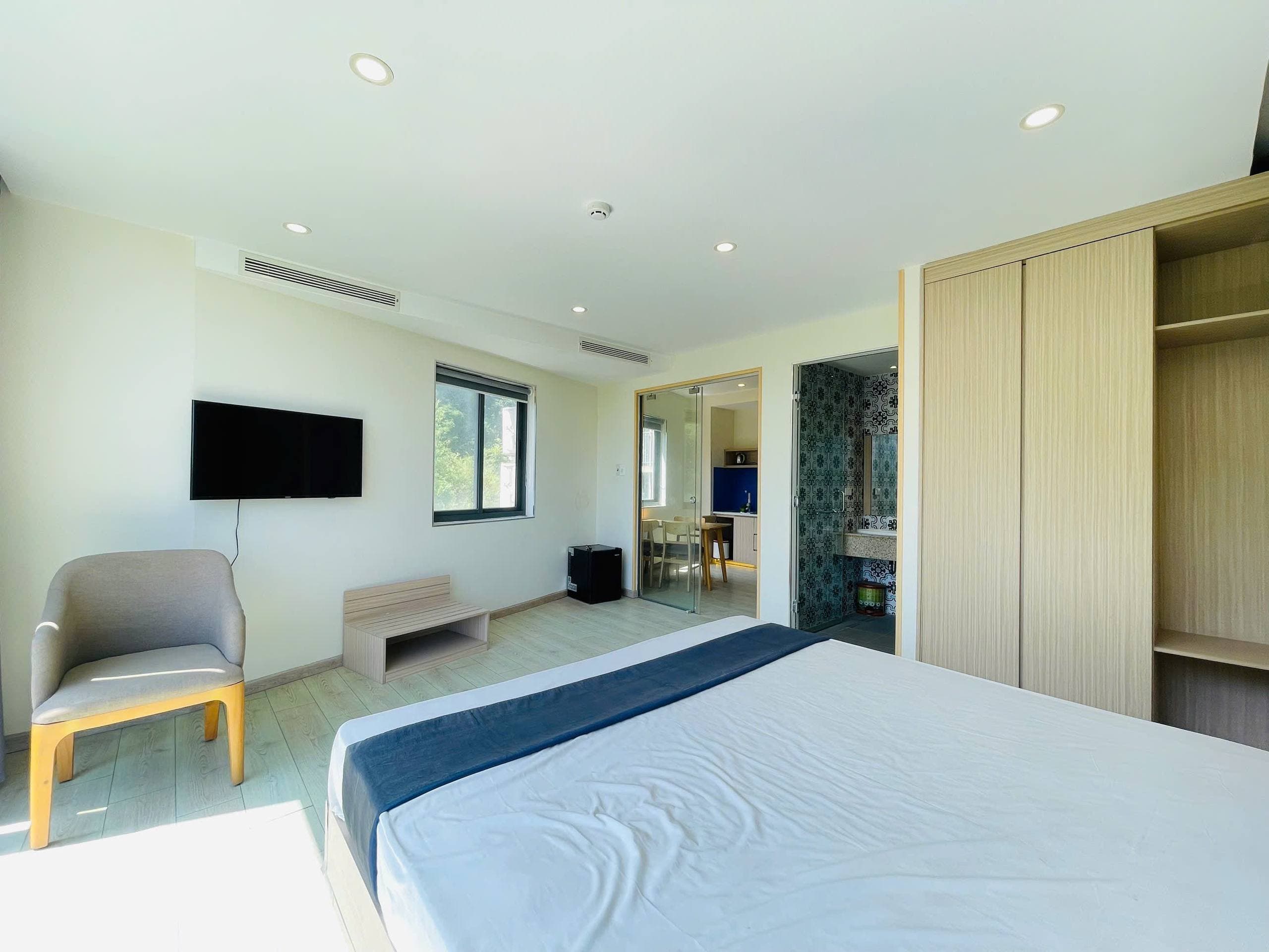 For rent, 2-bedroom apartment — 3