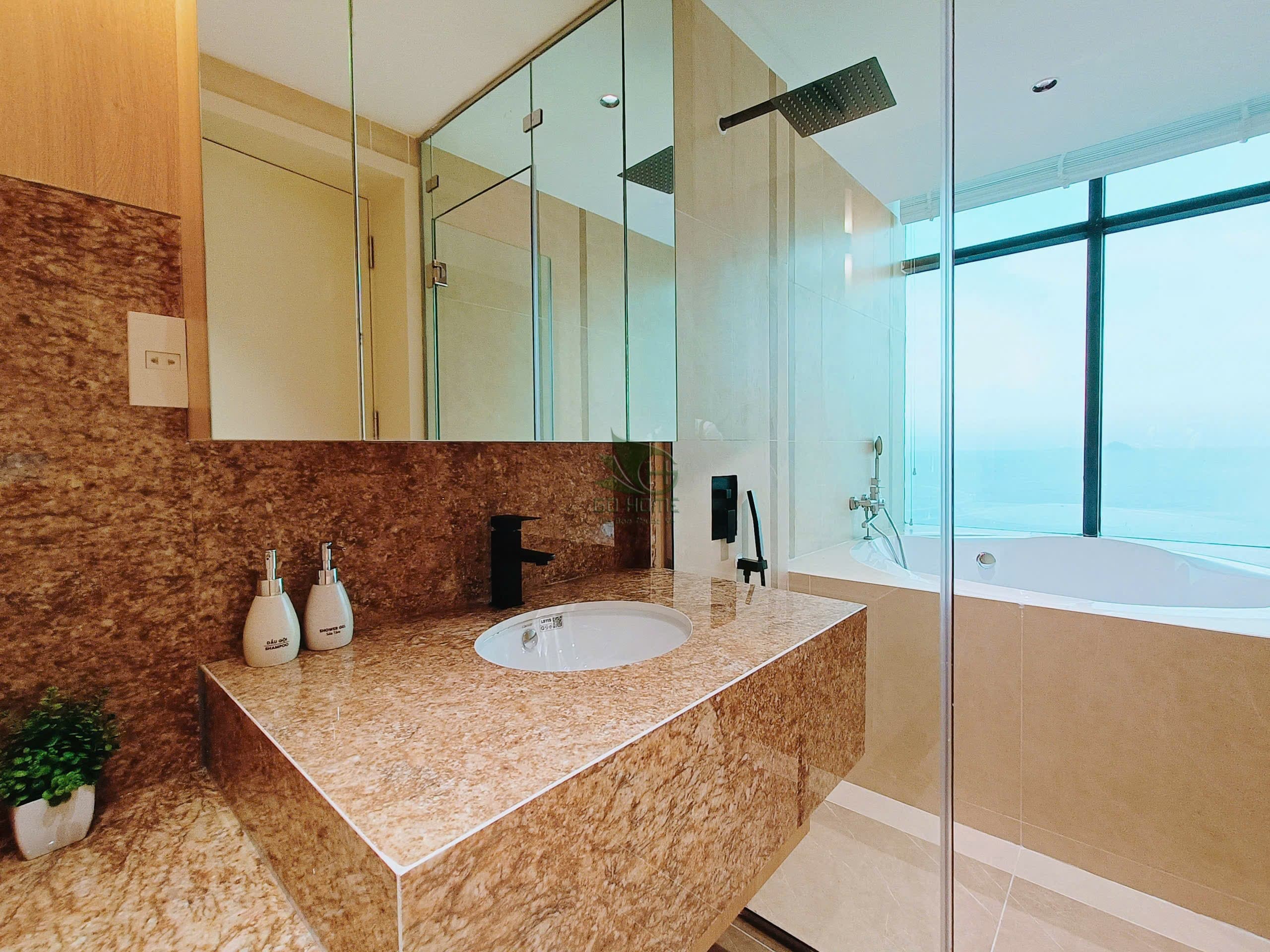 For rent: 1-bedroom apartment — 4