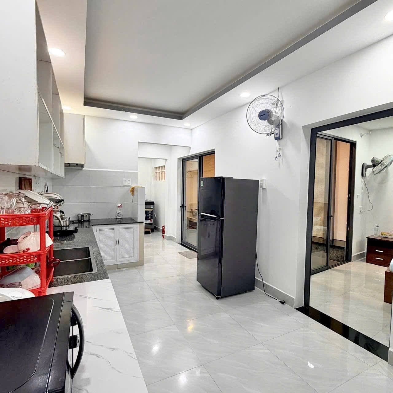 For rent: 1-bedroom apartment — 3