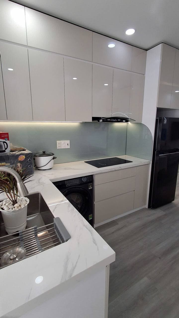 For rent, 2-room apartment — 4