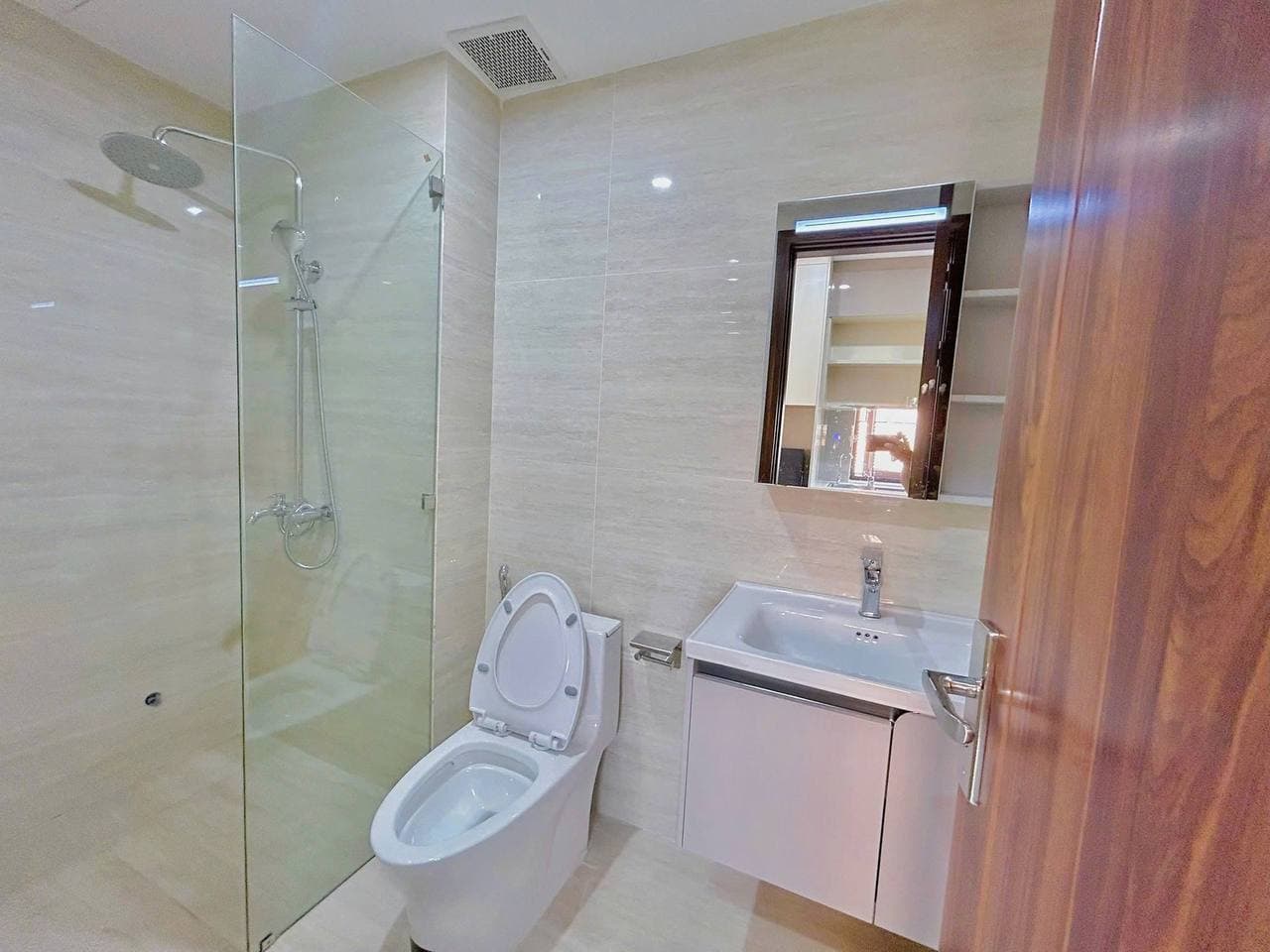 For rent: 1-bedroom apartment — 3