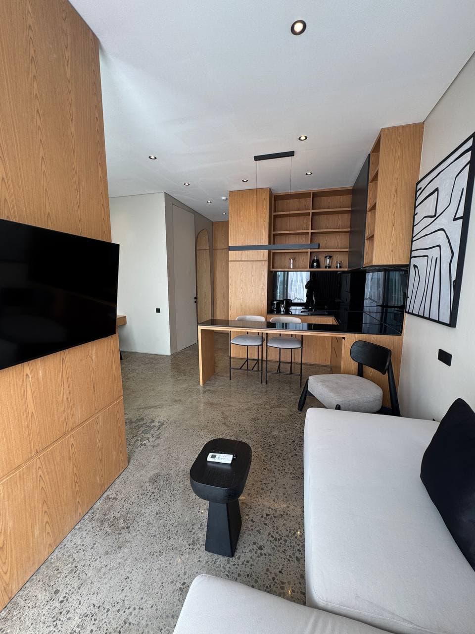 For rent: 1-bedroom apartment — 4