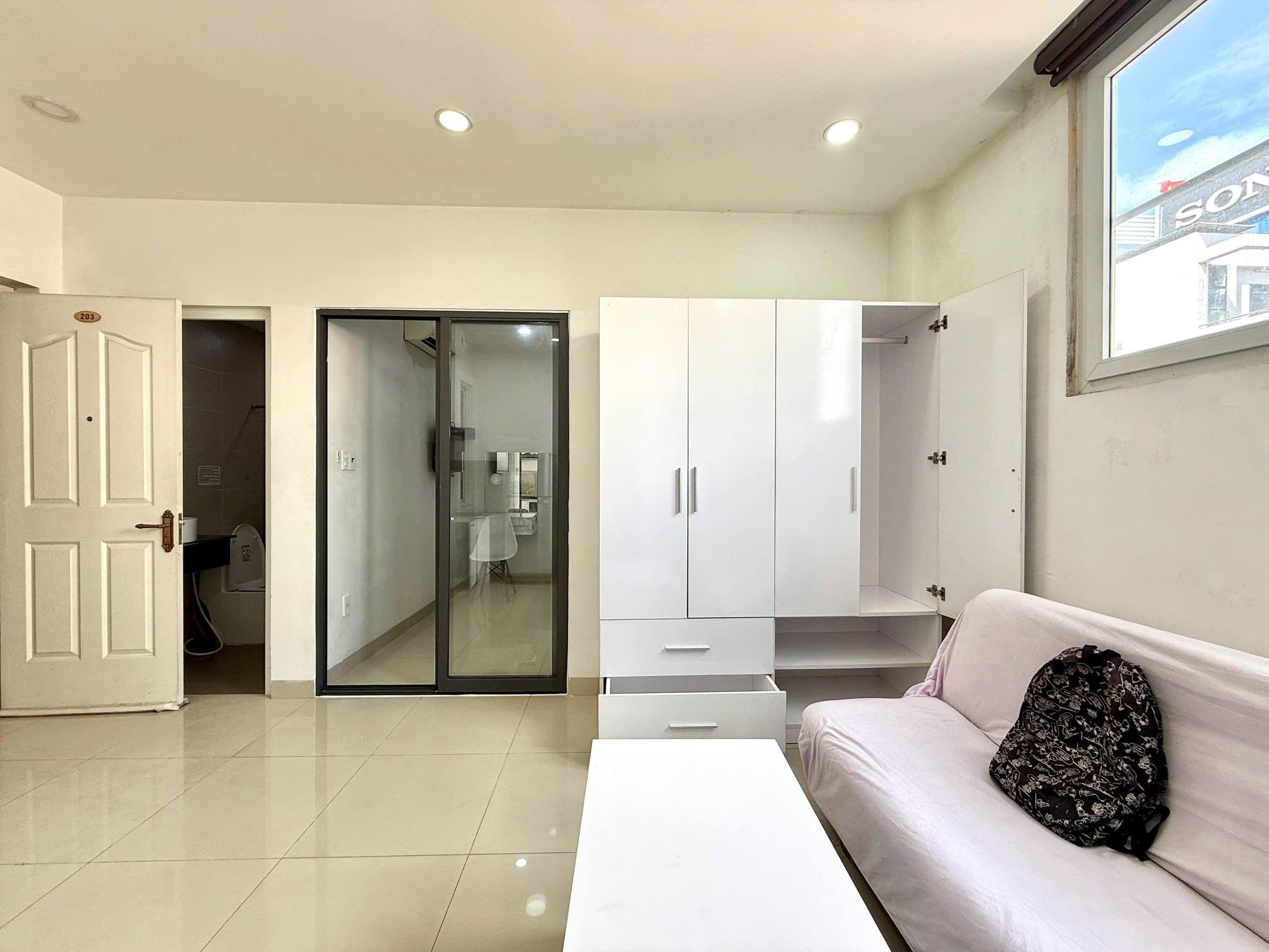 1 BR Apt — 2