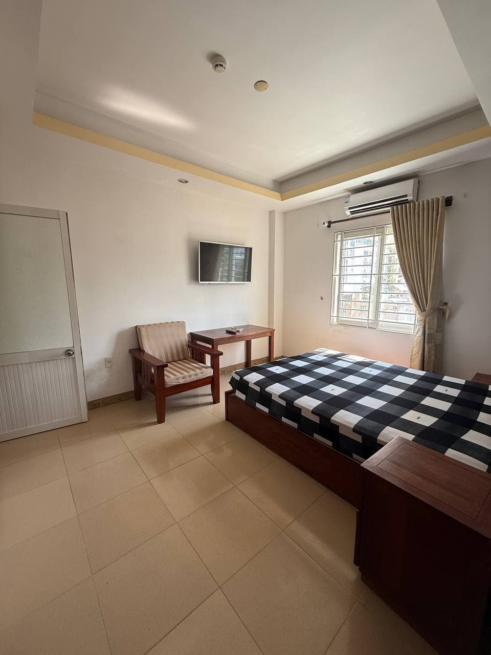 For rent: 1-bedroom apartment — 3