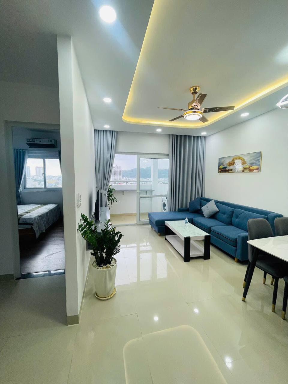 For rent, 2-bedroom apartment — 5