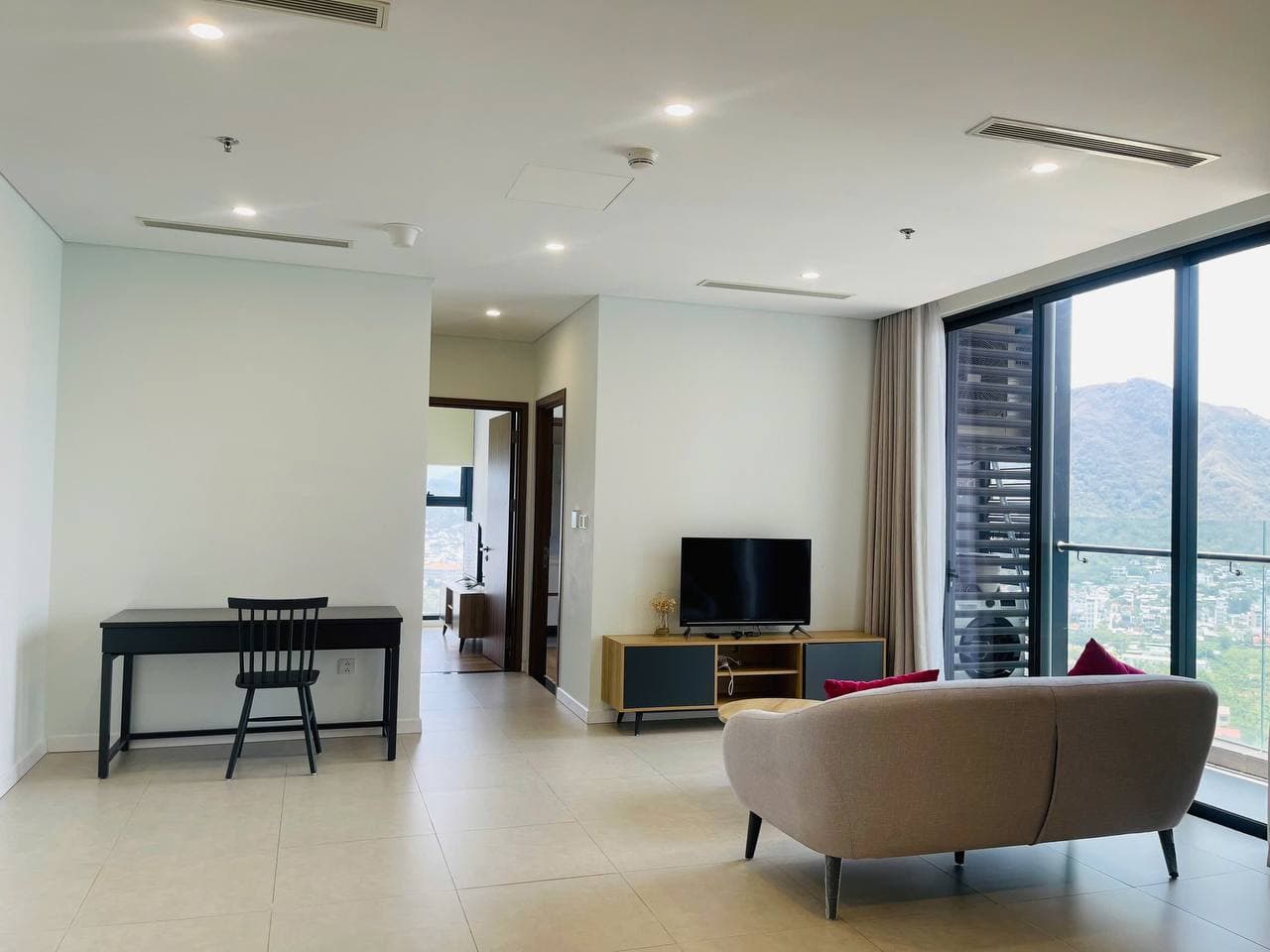 2 BR Apt