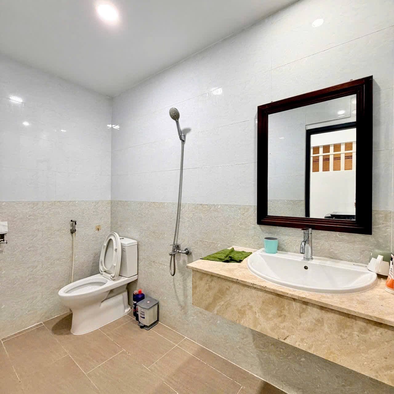 For rent: 1-bedroom apartment — 5