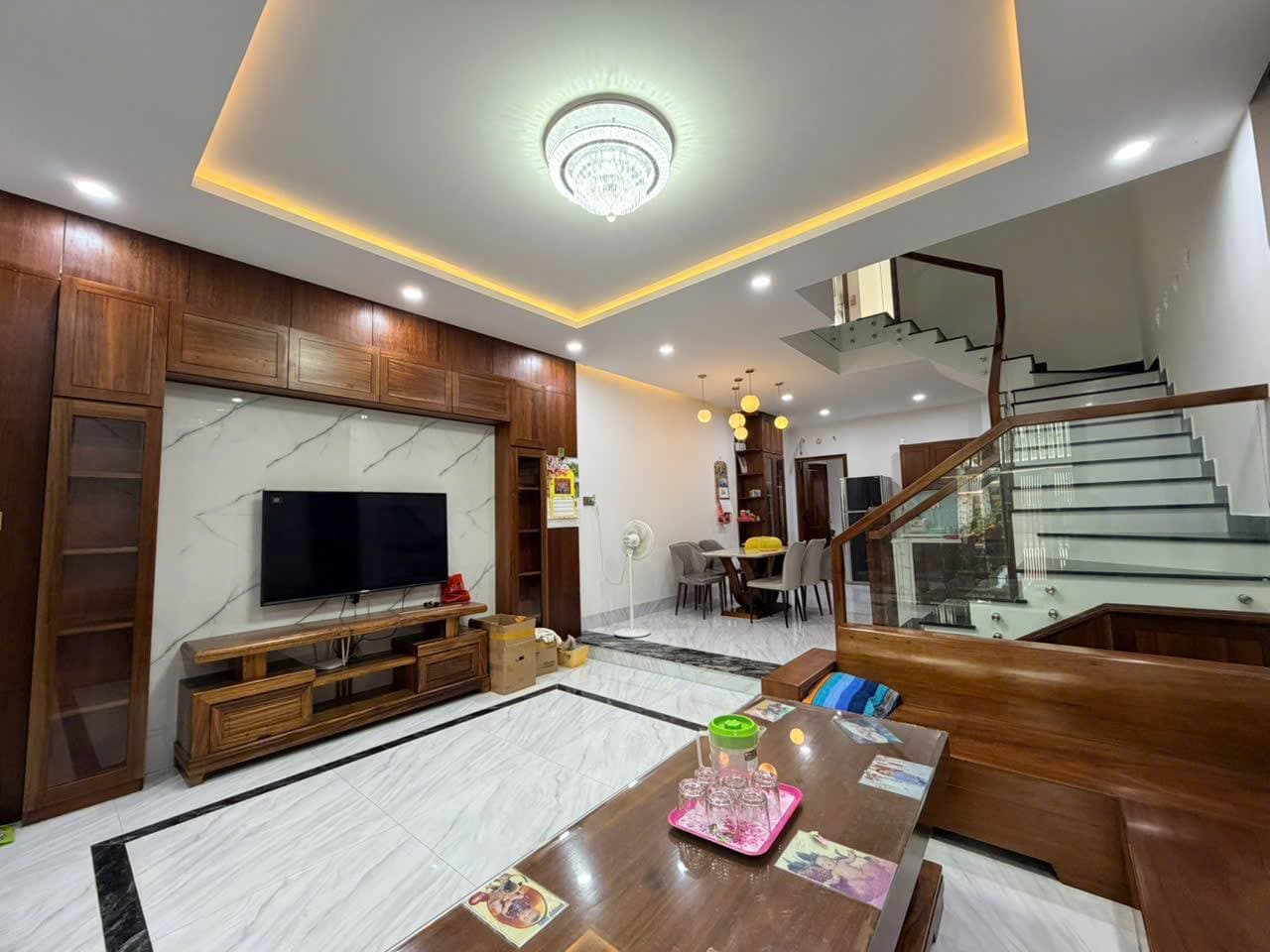 Дом, 270 m², 3 этаж