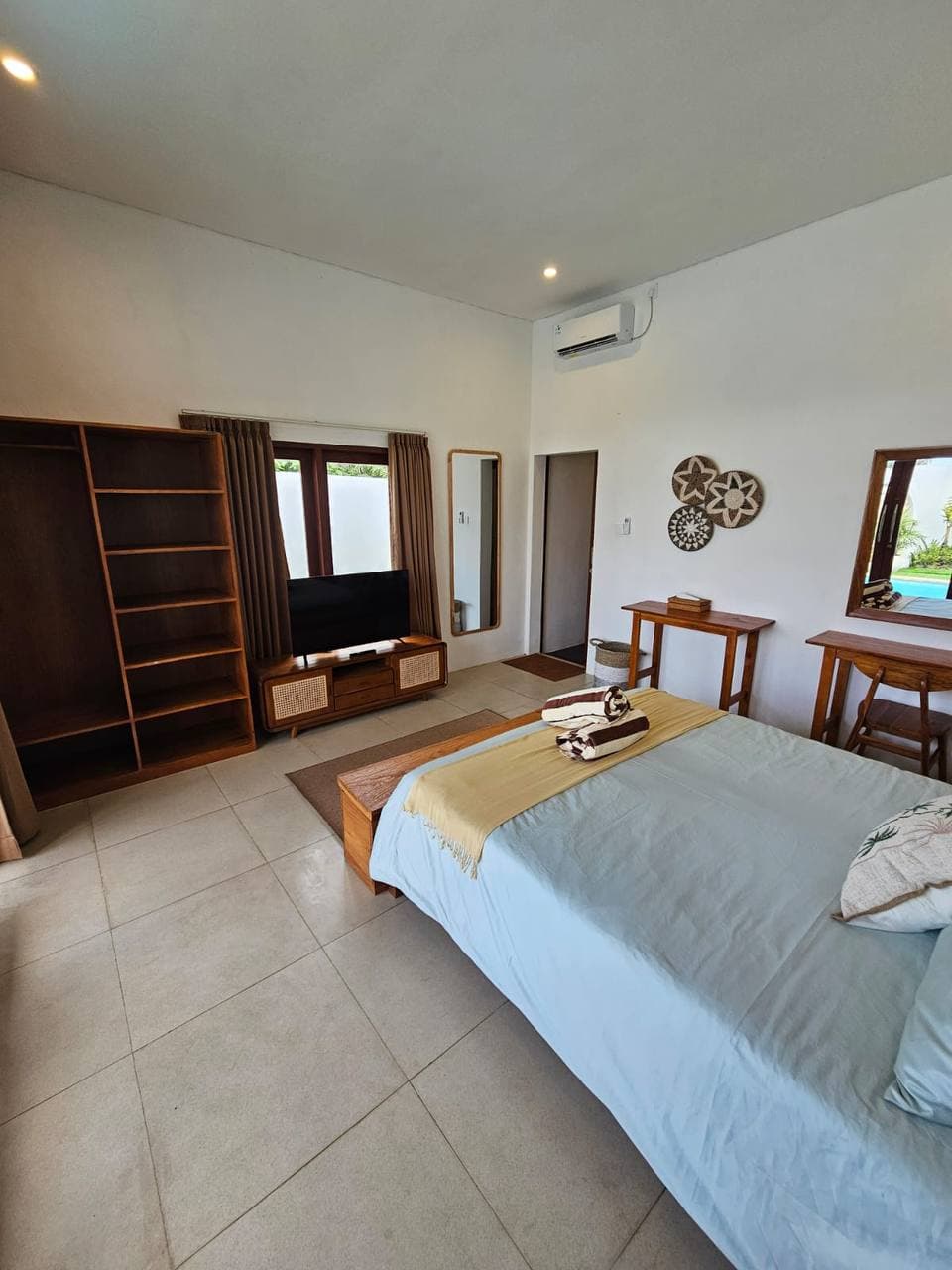 Villa — 4