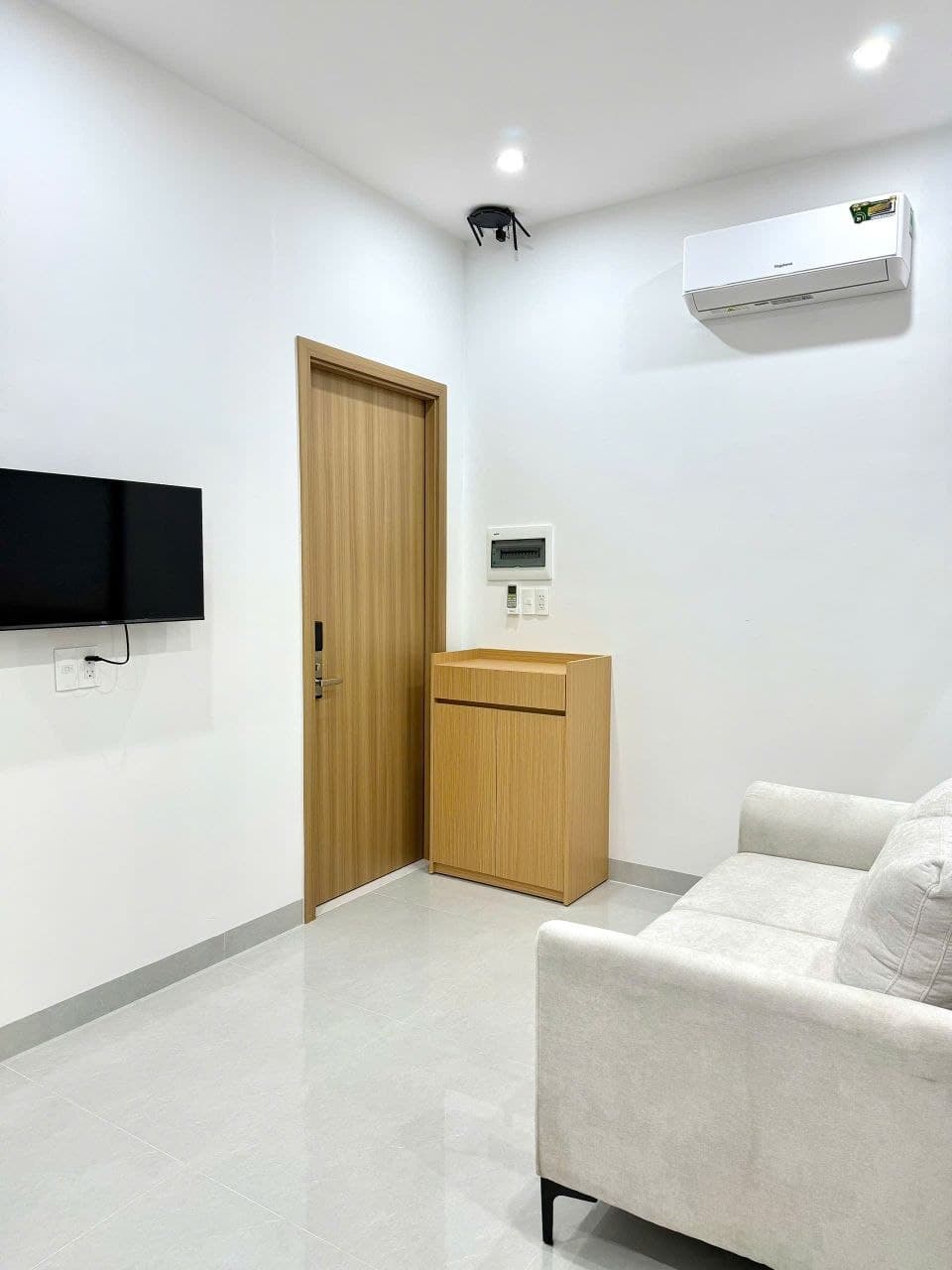 For rent, 1-bedroom apartment — 5