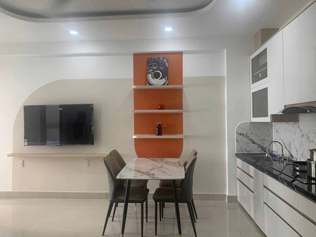 2 BR Apt