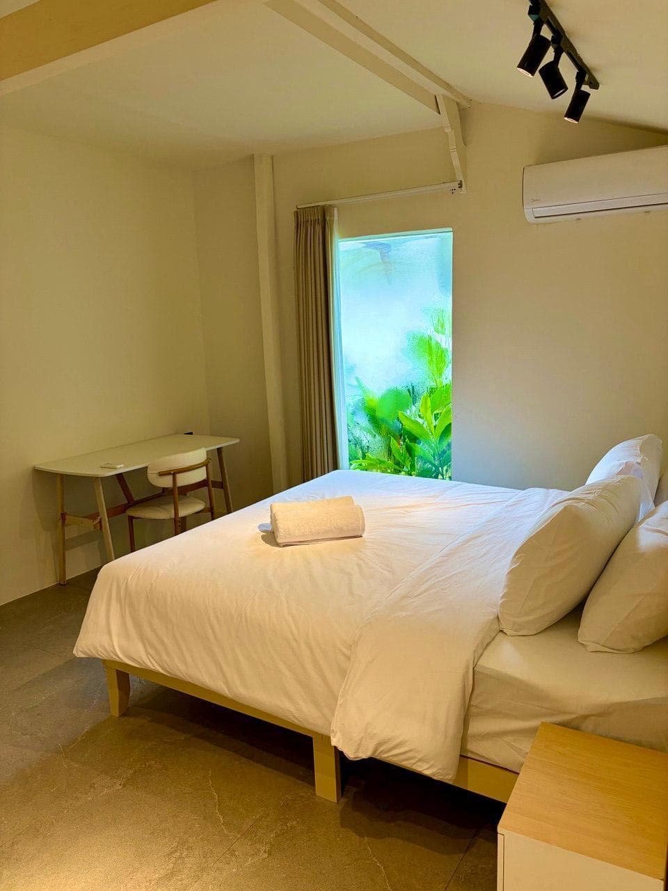 For rent, 2-room apartment — 5