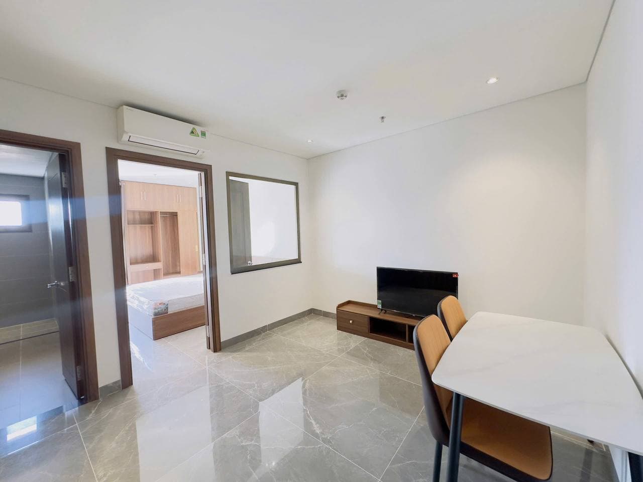 1 BR Apt — 2