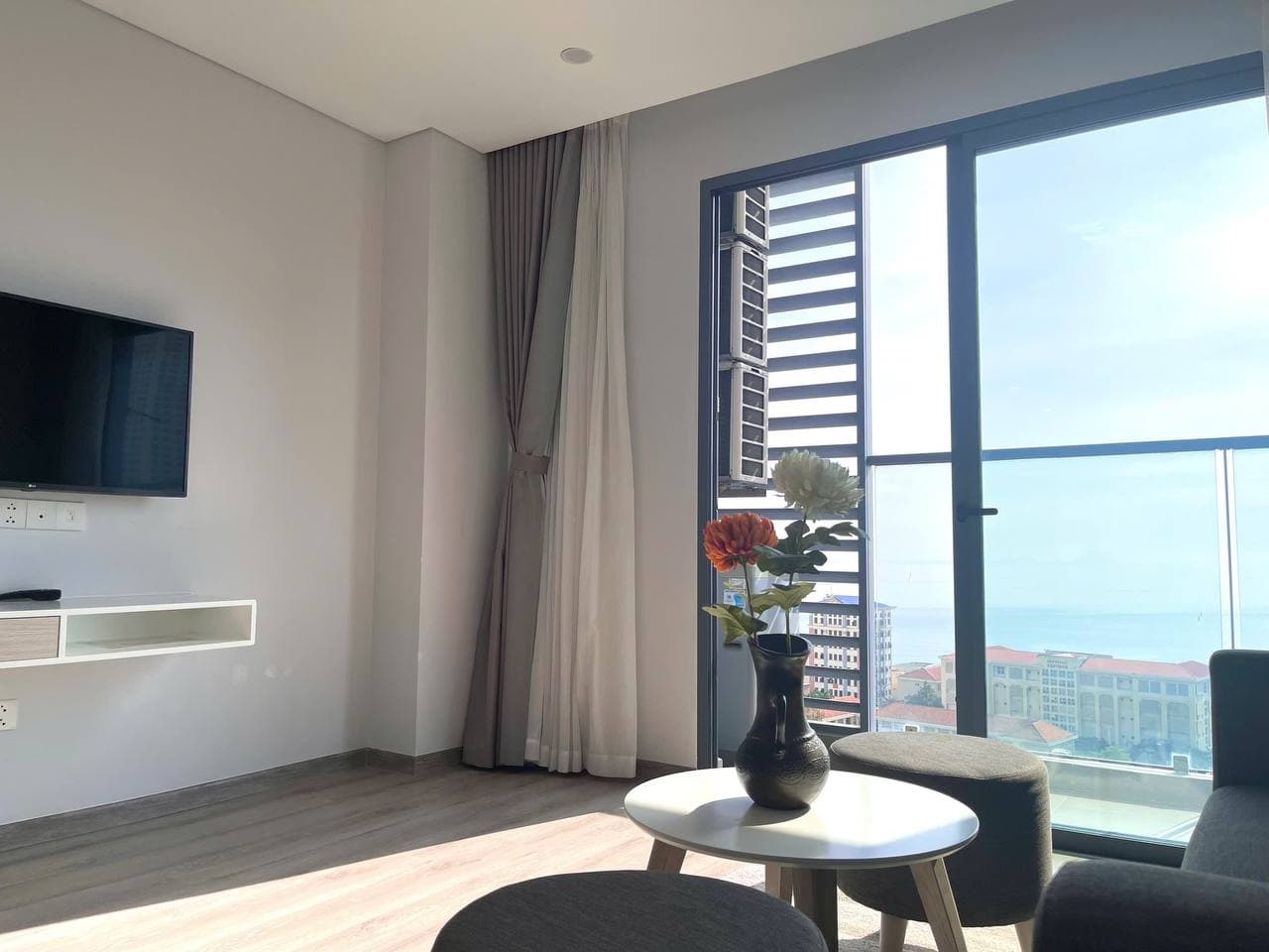 For rent: 2-room apartment — 5