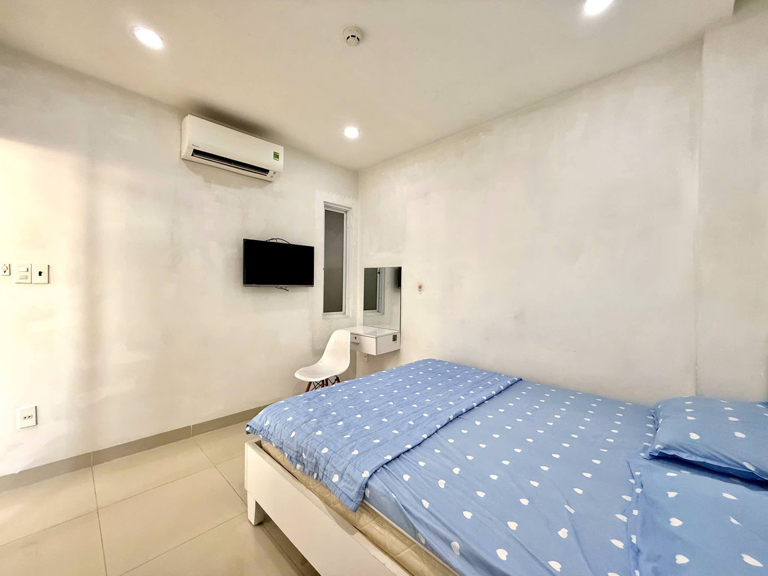 1 BR Apt — 4