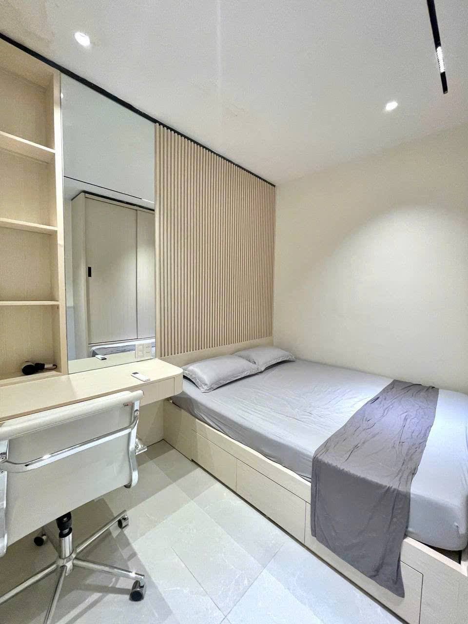 2 BR Apt — 4