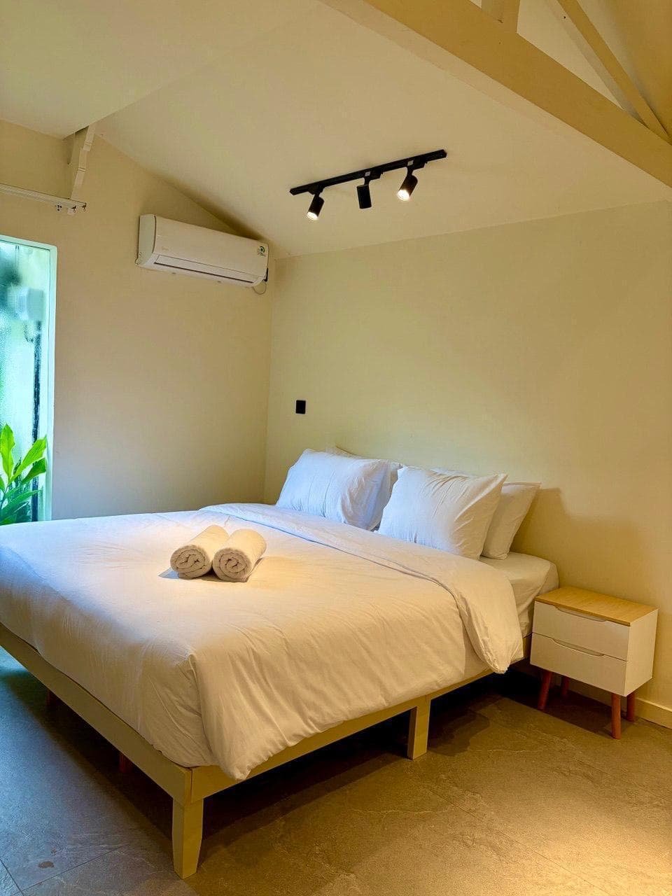 For rent, 2-room apartment — 4