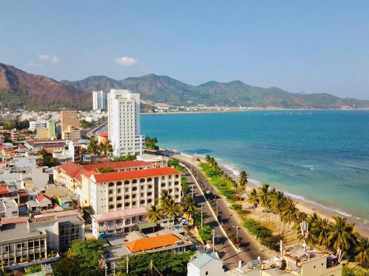 For rent: 3-room apartment — 4