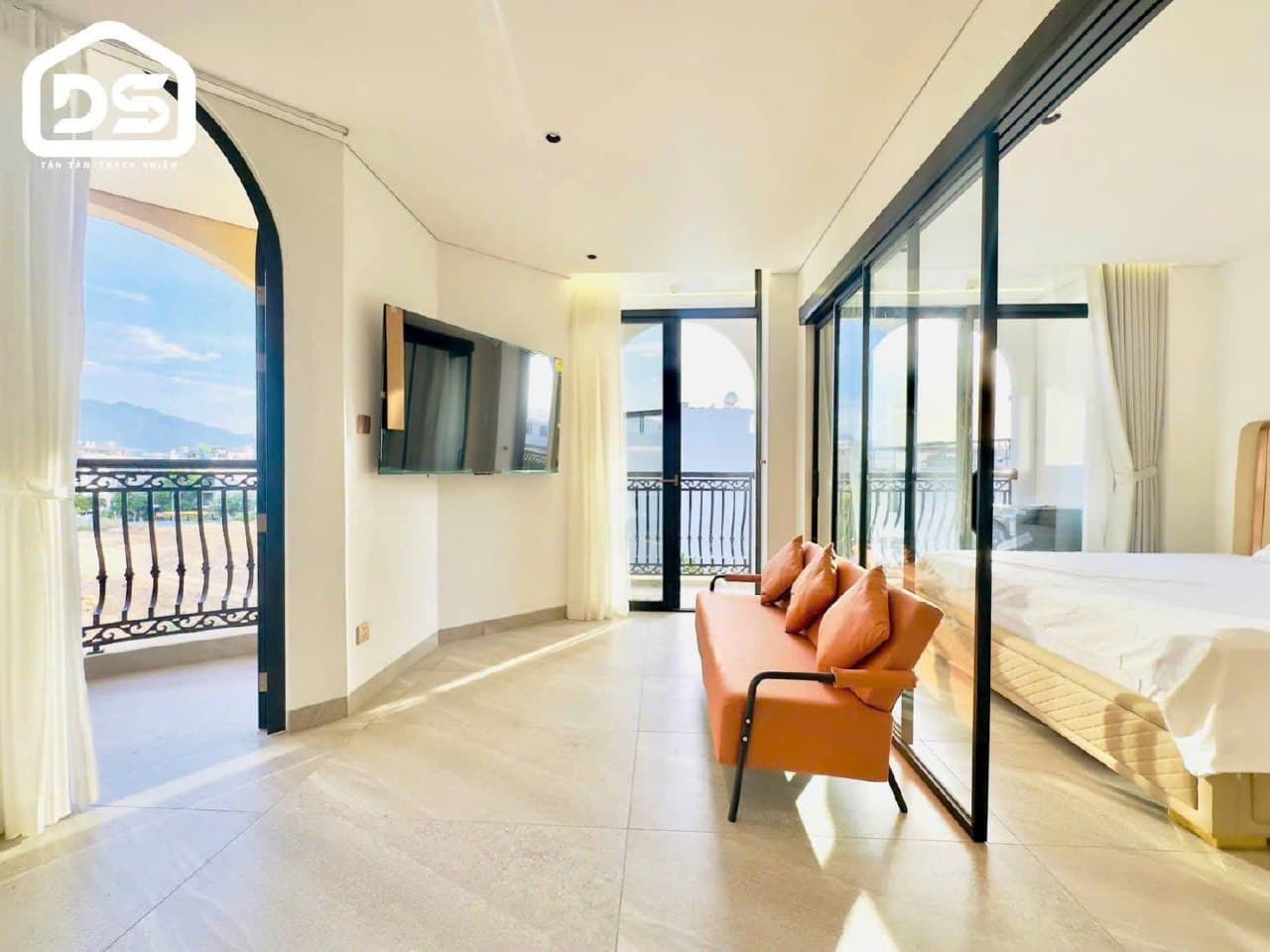 2 BR Apt
