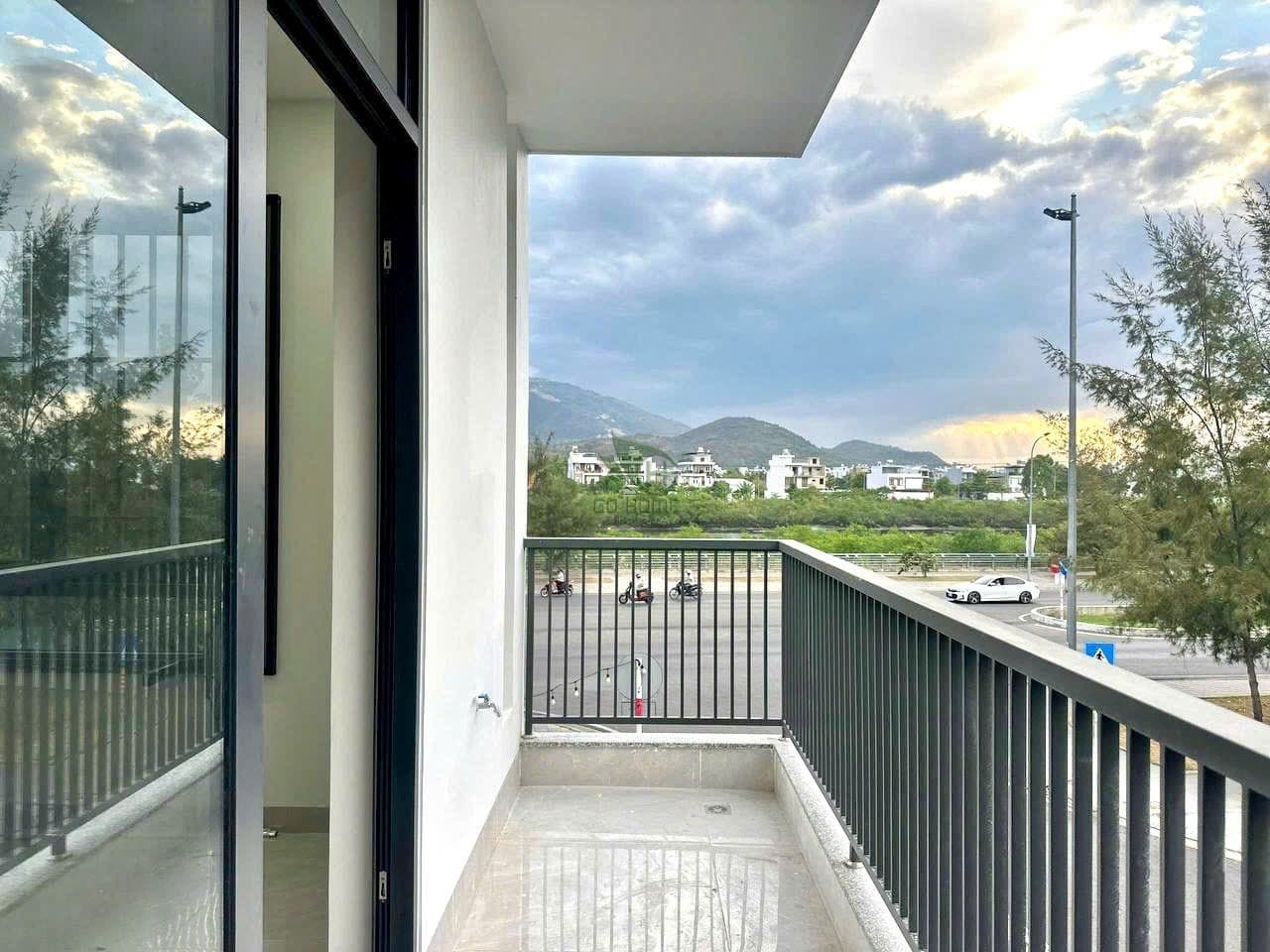 Studio — 5