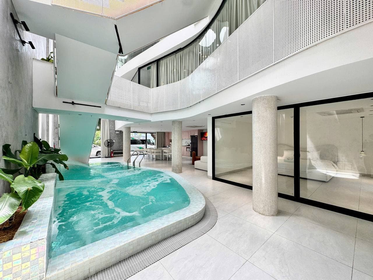 Villa — 4