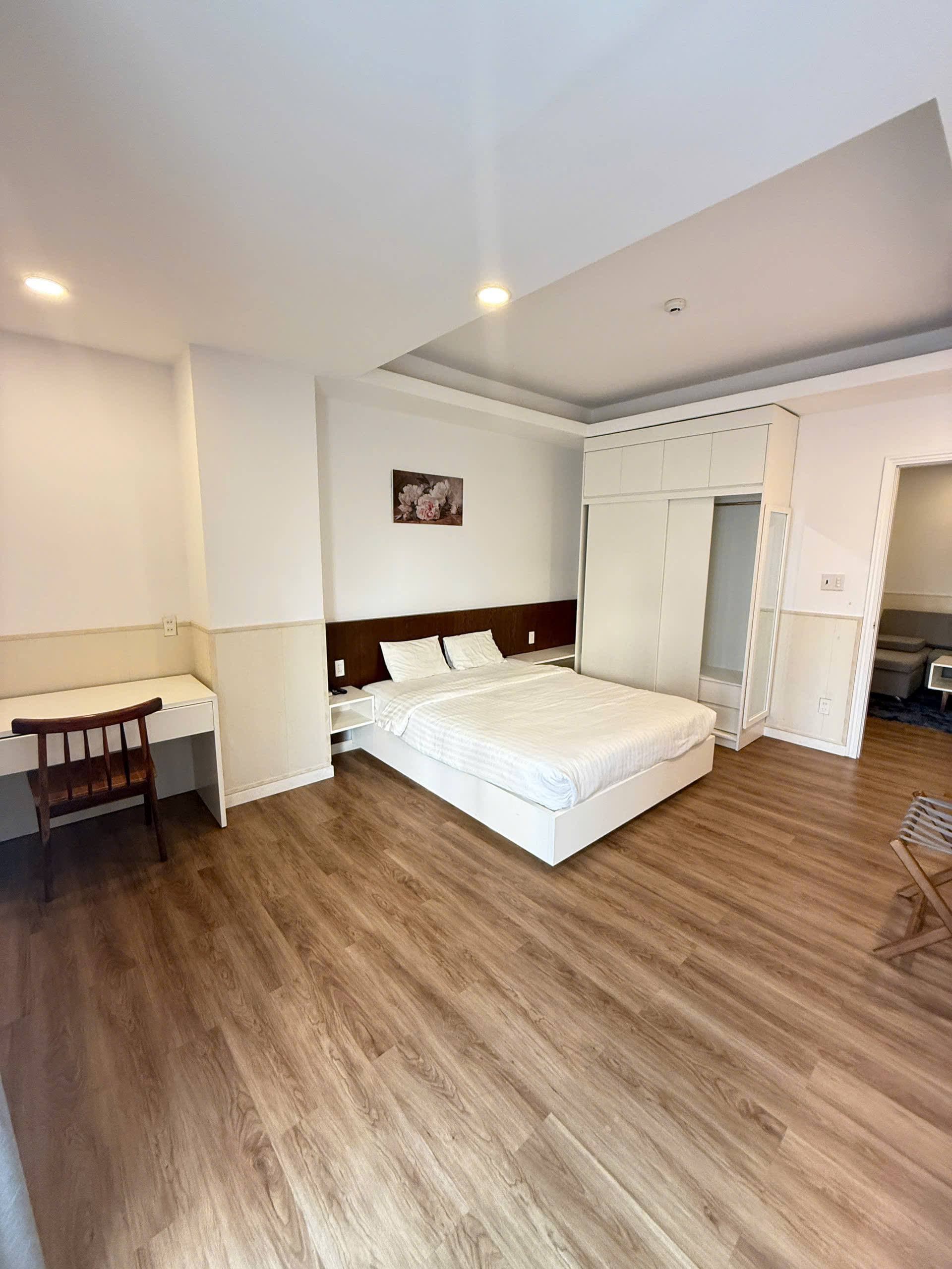 3 BR Apt — 5