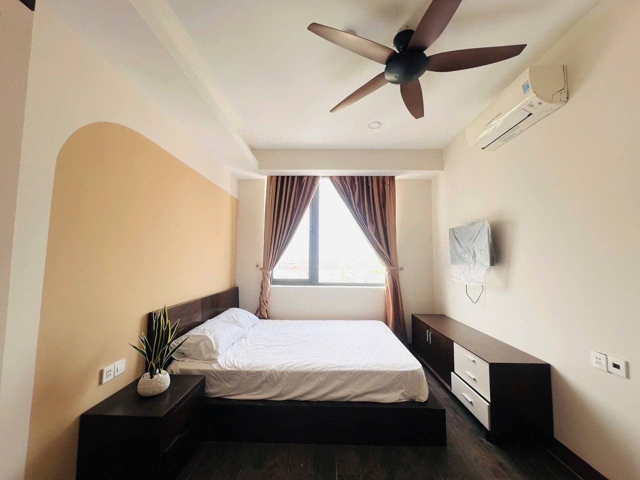 1 BR Apt — 2
