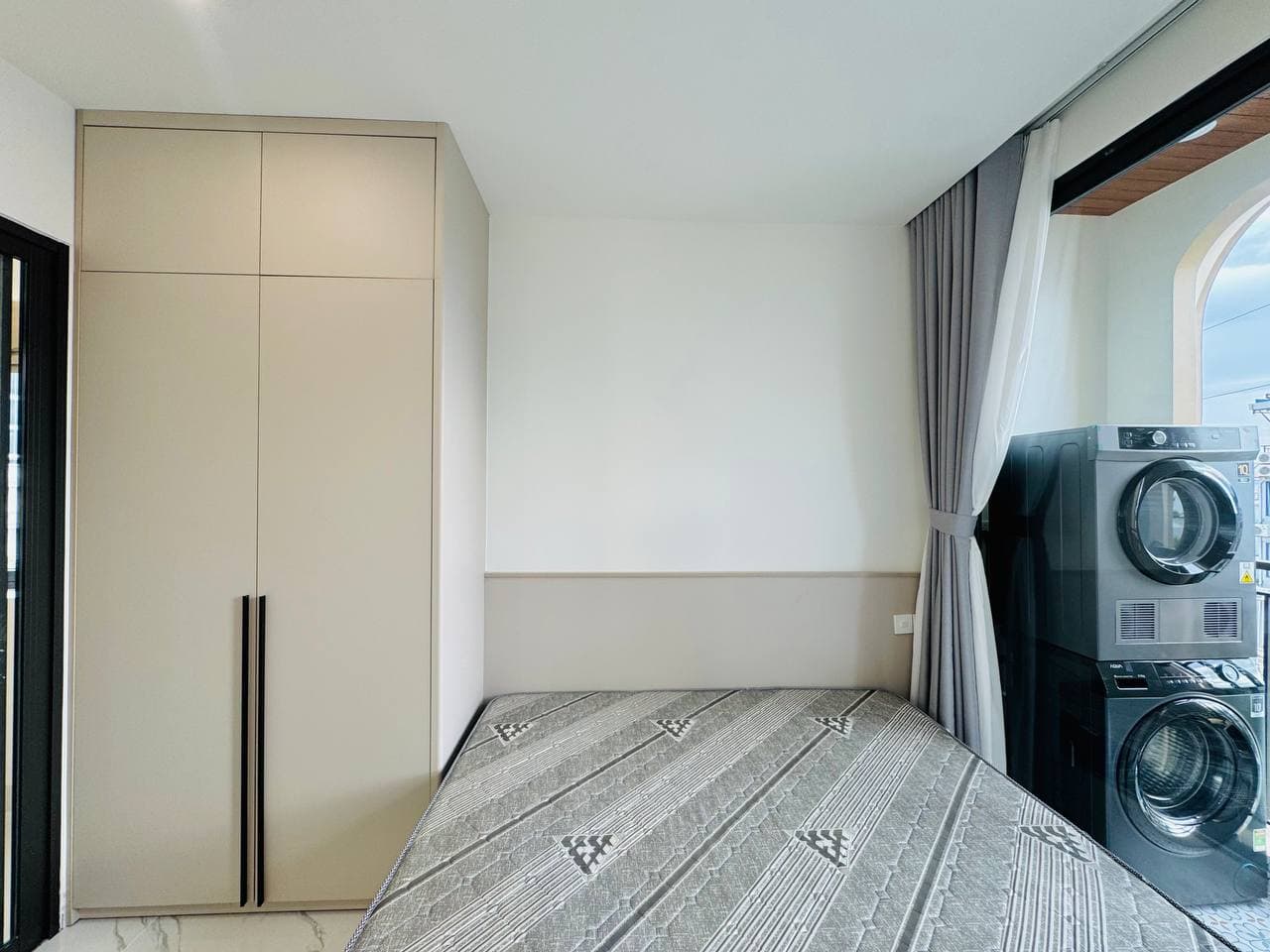 For rent: 1-room apartment — 4