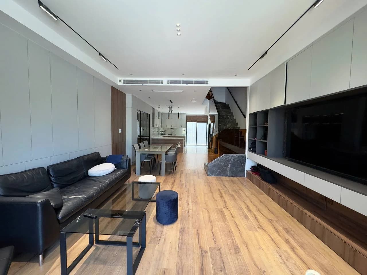 House — Капелла