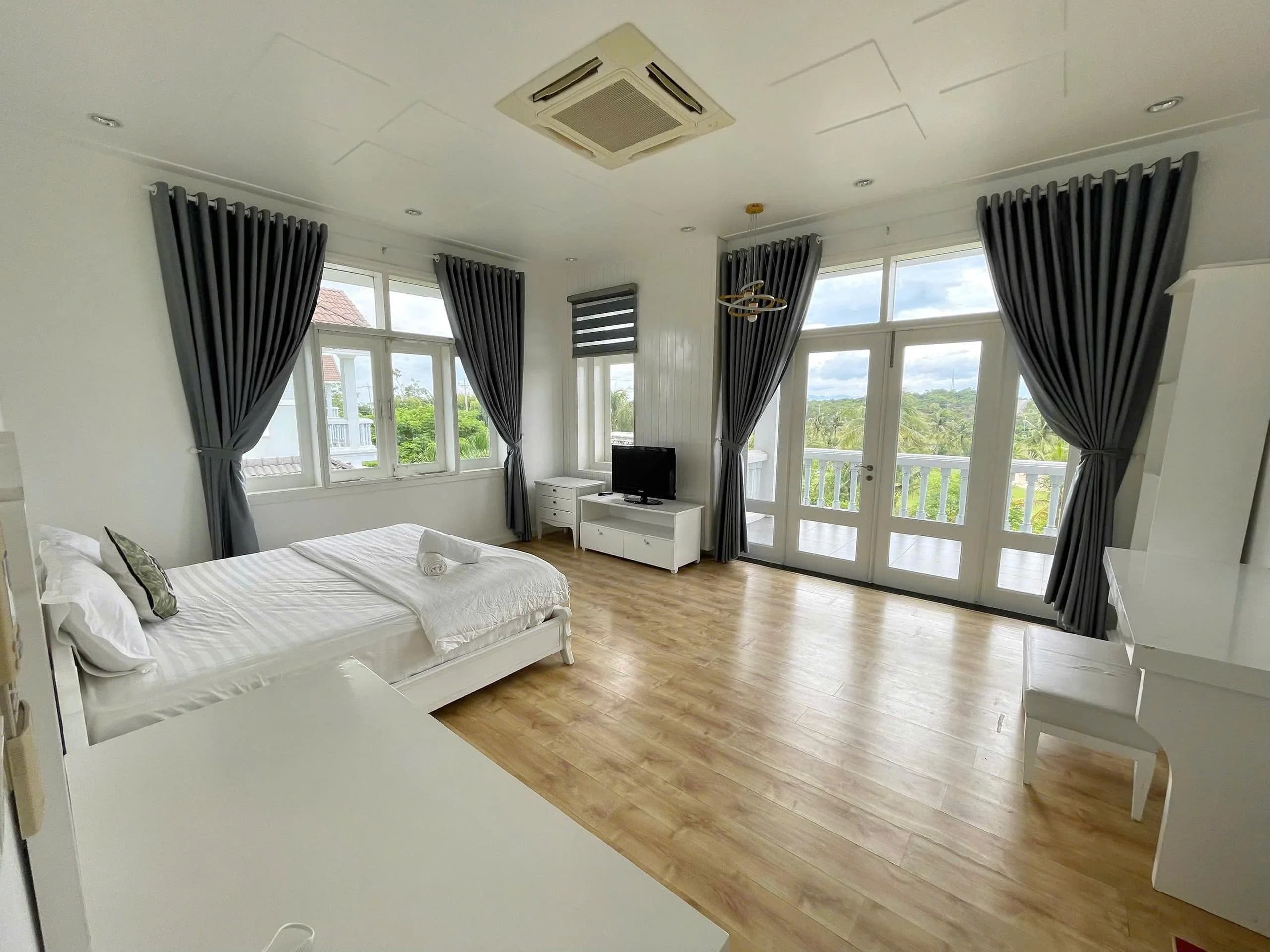 Villa — Ham Tien