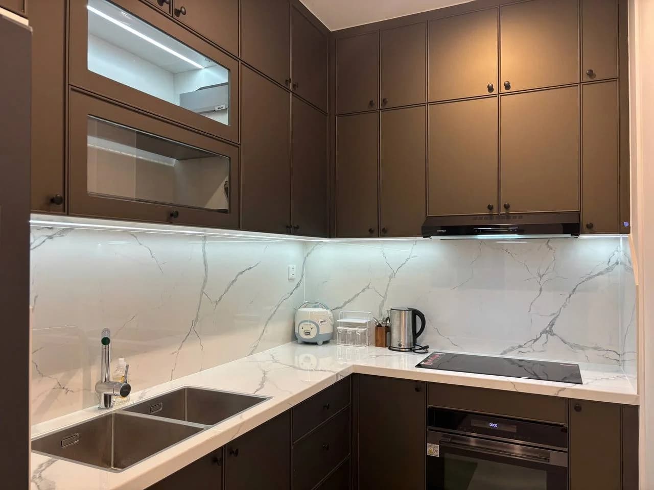 2 BR Apt — Quận 1