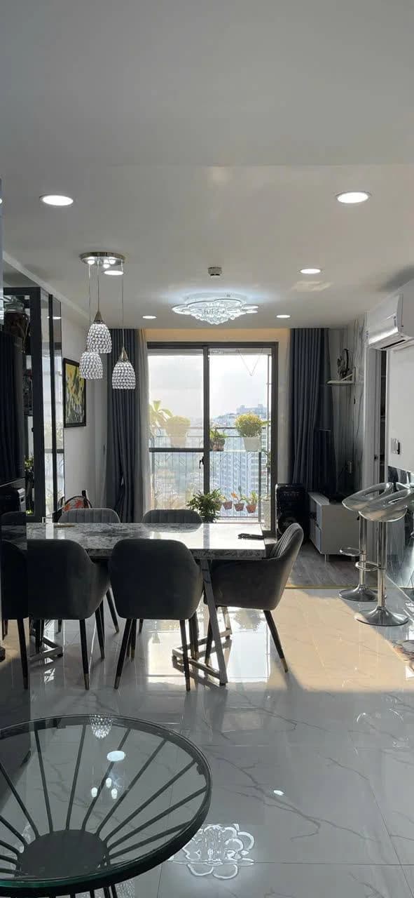 2-комн. кв., 72 m² — District 7
